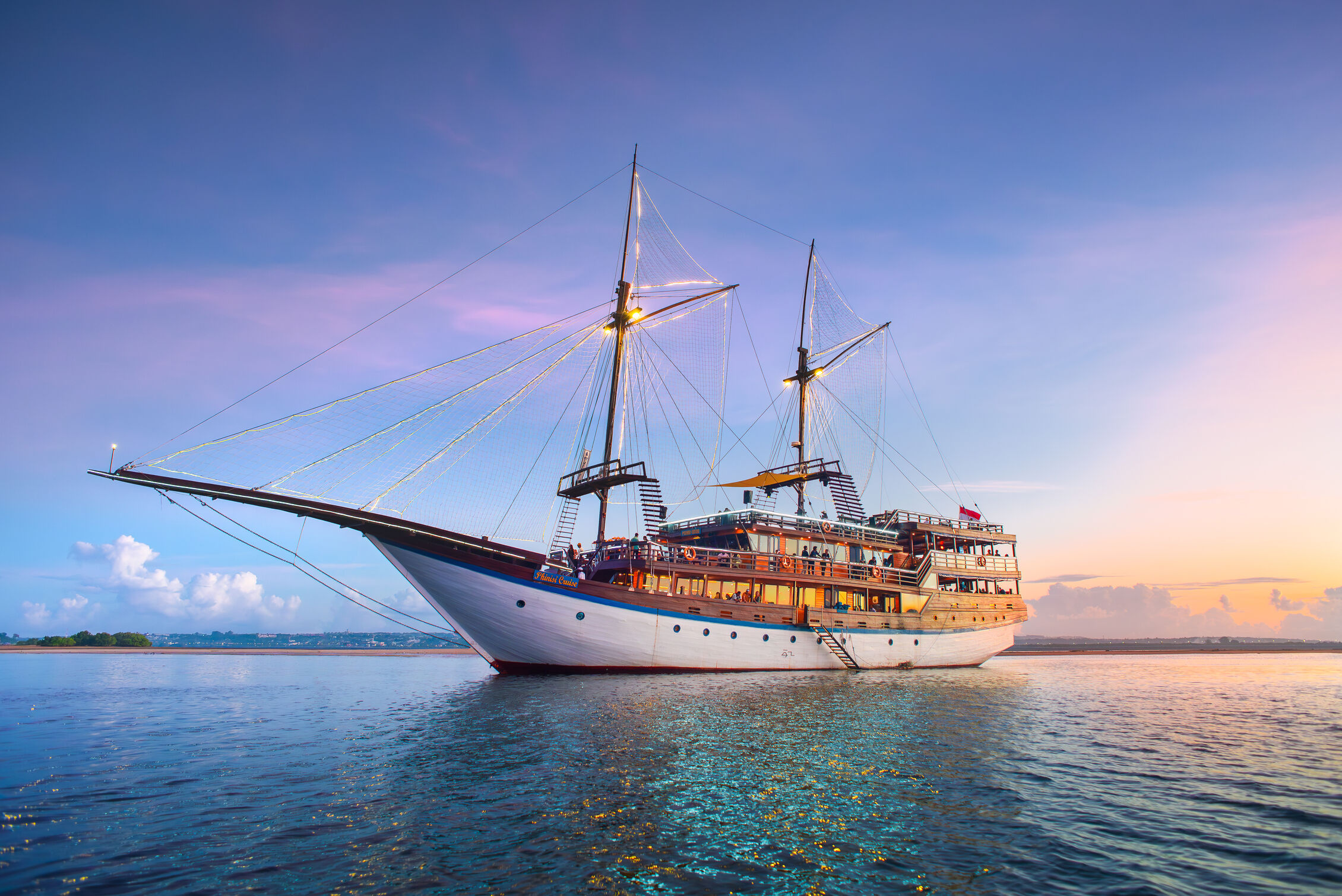 Sailor Dinner Cruise at Phinisi — photo 1