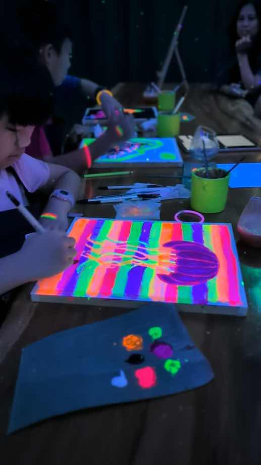 Paint and Sip Bali Art Workshop Studio — photo 5